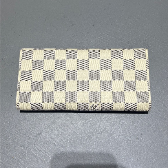 Tri-Fold Patterned Leather Wallet - Picture 7 of 12